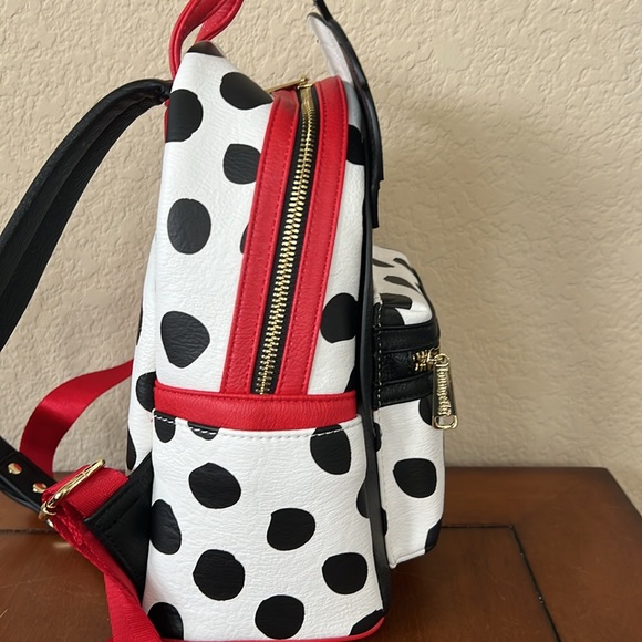 NWOT Loungefly x Disney 101 Dalmatians Cruella de Vil Cosplay Mini Backpack - Picture 4 of 5